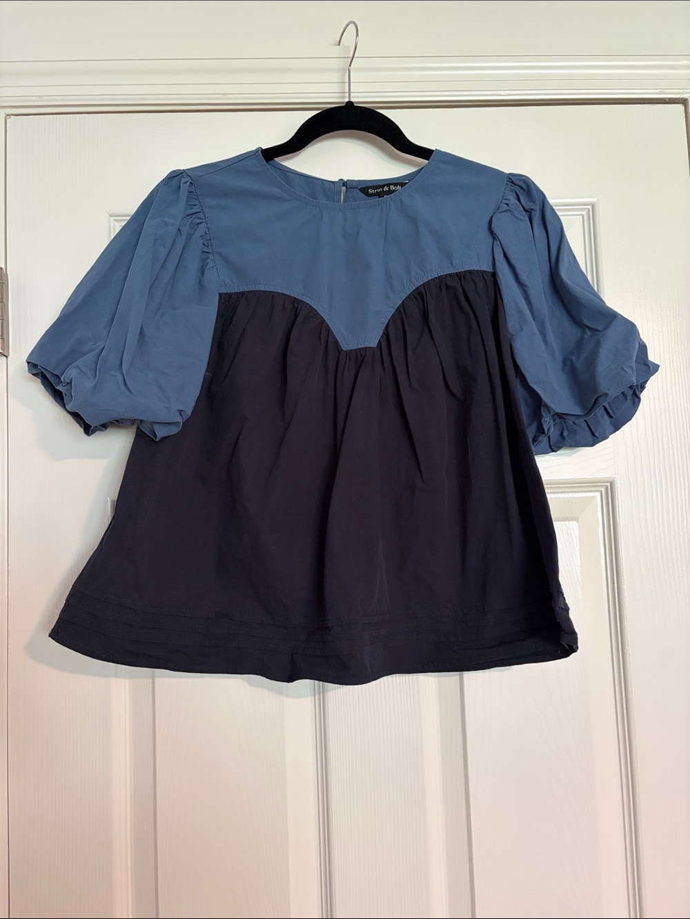 Strut & Bolt Blue Two-Tone Puff Sleeve Women’s Top